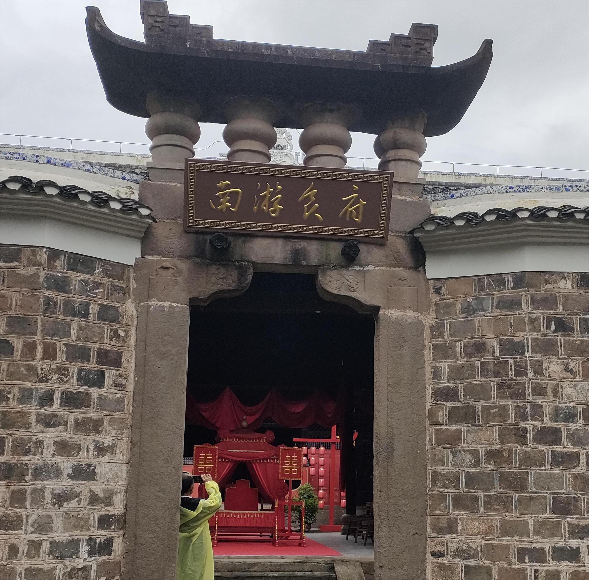 武隆渝众不同动车往返四日游